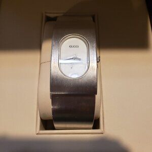 Gucci 2400 series watch